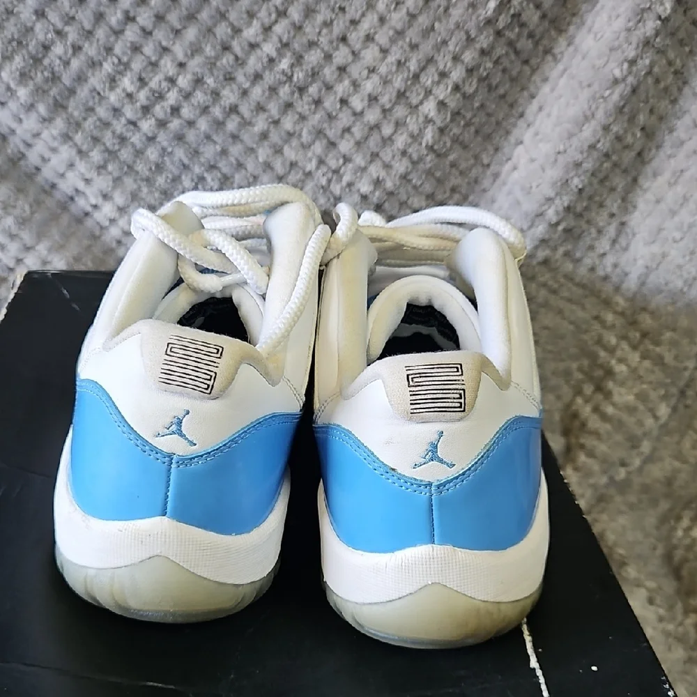 Jordan Sneakers in Blue and White - Picture 5 of 7